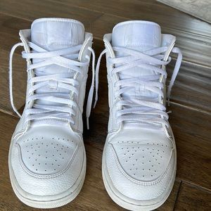 Size 11.5 men’s AIR JORDAN 1 Mid